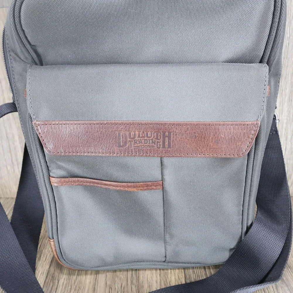 Duluth Trading Co Gray Ballistic Nylon Crossbody Messenger Bag Leather Trim